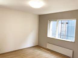 内観 新築 子供部屋 壁紙 アクセントクロス アイボリー シック 落ち着いた 色合い 自宅で 和室 モダン