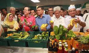 Program food bank malaysia menjadi titik permulaan kepada usaha kerajaan meringankan kesan. Food Bank Sasar Golongan B40