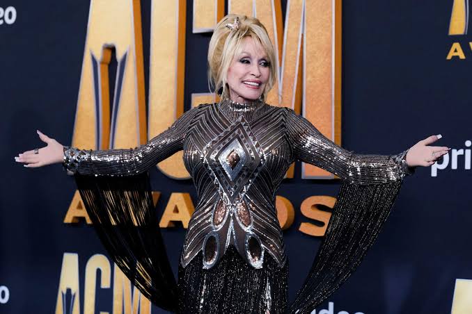 Dolly Parton có thể đã là tỉ phú nếu không quá hào phóng làm từ thiện