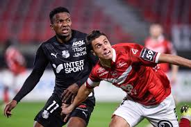 Juan ferney otero (club santos laguna) conquista un calcio di punizione nella propria meta' campo. Sc Amiens Bleacher Report Latest News Scores Stats And Standings