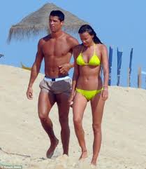Ronaldo never liked this because he knew the pain his. Los Juegos Eroticos De Cristiano Ronaldo E Irina Shayk En La Playa Cristiano Ronaldo