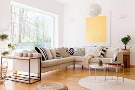 Du feutre gris scandinave à l'élégant velours foncé, le bon tissu apportera personnalité et texture à votre canapé d'angle. Comment Utiliser Les Coussins En Decoration Le Mag Visiondeco