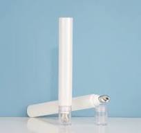 20ml White Color Custom Logo Cosmetic Plastic Tube Squeeze Tube Plastic  Soft Cosmetic Eye Cream Tube with Zinc Alloy Applicator