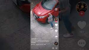 Others suggested that she might have been an accident and was truly distressed. Zombie Woman Seattle Pt 1 Youtube