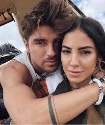 Andrea damante era allora il tronista, che scelse proprio la bella giulietta come compagna di vita. Giulia De Lellis Si Sente Con Damante L Indiscrezione