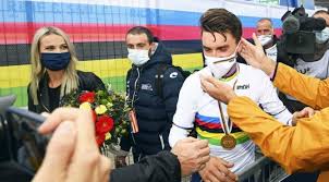 — marion rousse (@roussemarion) january 30, 2021. L Emotion De Marion Rousse Apres La Victoire De Julian Alaphilippe