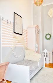 Kinderzimmer Mit Rausfallschutz Bettschutzgitter Wolke Fur Das Kinderbett Puppenhaus By Roomoon Betten Fur Kinder Rausfallschutz Kinderbett Kinder Bett