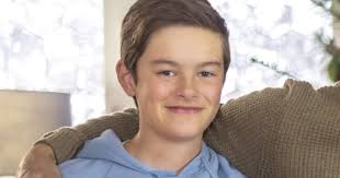 Oscar Farrell as Owen