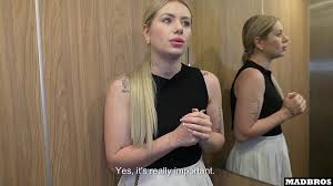 Une bonne blonde française coincée et baisée dans un ascenseur et même dans  un parking en