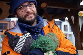 Rękawice furmańskie z Piwnicznej-Zdroju pokochali celebryci. Teraz trafiły  na Krajową Listę UNESCO. Zobacz, kto je promuje