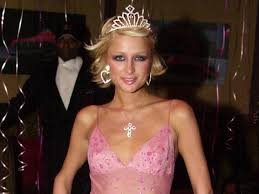 Find the perfect paris hilton nicky hilton vanity fair september 1 2000 stock photos and editorial news pictures from getty images. Fotos 15 Looks Con Los Que Paris Hilton Hizo Epoca En Los Anos 2000 Y Que Hoy Todavia Nos Inspiran Mujer Hoy
