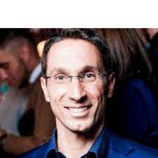 Szatmári, vasas sc'de çitle çevrili babasının adımlarını takip etmek için eskrim yapmaya başladı. Andras Szatmari Iam Export Sales Manager Vignal Systems Xing