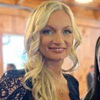 Holly Berg's Instagram, Twitter & Facebook