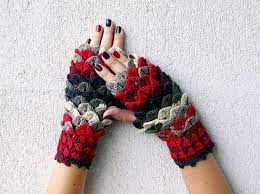Dragon scale fingerless gloves crochet pattern free. These Dragon Gloves With Crochet Scales Will Protect You When Winter Comes Bored Panda