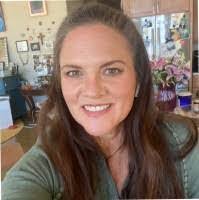 Lora Carson's Instagram, Twitter & Facebook