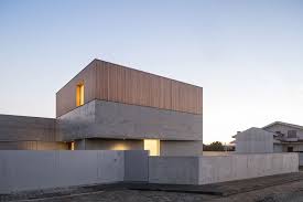 Casa De Avanca Betao E Linhas Duras P3 Arquitetura Residencial Moderna Arquitetura De Casa Fachadas De Casas