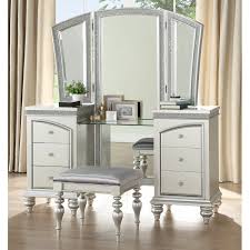 Agar dapat membuat orang lain yang melihat dirinya kagum, para wanita biasanya melakukan banyak upaya, salah satunya yaitu merias diri. Meja Rias Minimalis Modern Mewah Melrose Rumah Mebel