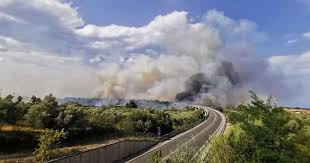 Gravissimo incendio vicino corinto in grecia. Smztq 9fewlkwm