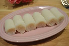 中式香蕉糕又軟又糯的中式懷舊香蕉糕是用了糯米粉 粘米粉混合糖 香蕉油和水蒸製而成 也可加入豆沙泥來增加口感 做傳統中 food fruit honeydew