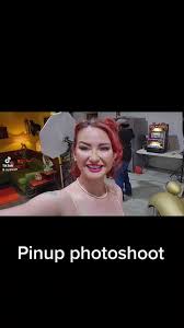 When you've been in NYC for most of the week and fly back last minute  because you forgot you had the best photoshoot of this year booked for  today... 🤦‍♀️🤣 Deer in headlights, but..... I'm here! ...