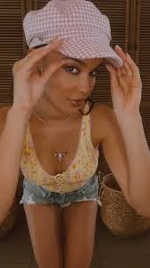 Jessica Cue's Instagram, Twitter & Facebook