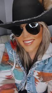 The older that I get the less I give a damn🤘🏻🎤🌵 #maybeiam #creedfisher  #badass #vagirl #southernlifestyle #like #countrymusic #howifeel #fyp