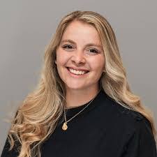 Robyn Bonner's Instagram, Twitter & Facebook