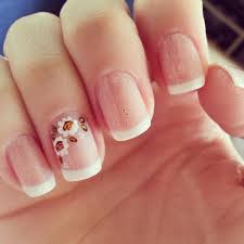 Resultado de imagem para unhas francesinha com flor