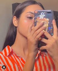 Pin By Sumanto Barai On Romantic Couple Poses Romantic Couple Poses Mirror Selfie Romantic Couples