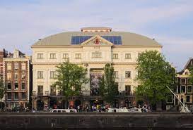 Vos li durrez urs e leons e chens, set cenz camelz e mil hosturs muers, d'or e d'argent.iiii.c. Royal Theater Carre Wikipedia
