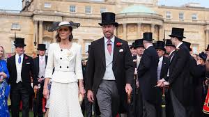 Prince William, Kate Middleton step out at Buckingham Palace garden party
