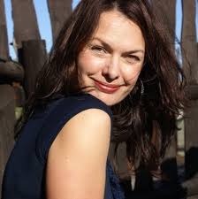 Heidi Bon's Instagram, Twitter & Facebook