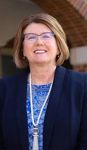 Debbie Pike's Instagram, Twitter & Facebook