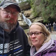 Larry's Pizza & Wings absolutely hit it out of the park tonight! Took  awhile to get through, but definitely worth it. 13" Meat Lover's pizza, add  onions. Well done and thank you!