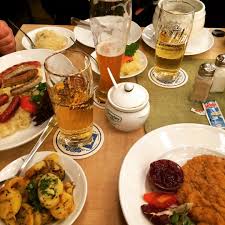 Detta traktamente ska utgöra ersättning ökade kostnader och då framförallt i form av mat. Margaux Collin On Instagram Bavarian Style Augustiner Bayern Muenchen Tgif Enfamille Wurst Wienerschnitzel Full Beer