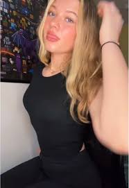 someone get this girl a lint roller