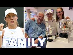 Vondroushová (cz) play today, beating krystina pliskova in straights in biel for her first wta sf. Iga Swiatek Family Photos Father Mother Sister Boyfriend 2021 Youtube