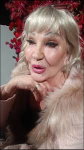 Hannele Lauri palkittiin lokakuussa 2023 eroottisesta latauksesta.