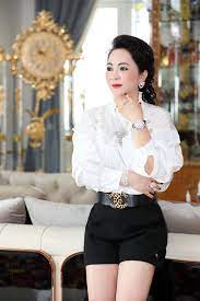 Bà nguyễn phương hằng tên đầy đủ là nguyễn thị thanh tuyền, sinh ngày 26 tháng 1 năm 1971, hiện tại đang ở thủ dầu một, bình dương. Tiá»ƒu Sá»­ Ba Nguyá»…n PhÆ°Æ¡ng Háº±ng Vá»£ DÅ©ng Lo Voi