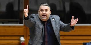 «ο μάκης γιατράς θα είναι ο προπονητής της ομάδας μας τη νέα σεζόν. Giatras Pisteyw Oti Thn Epomenh Xronia 8a Gyrisei O Olympiakos Sthn Basket League Spor Iefimerida Gr