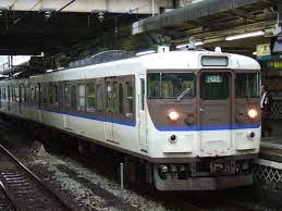 下関c14編成のクハ115 219 編成を組む他の車両が体質改善工事を施工されたのに対してこの車両は車体の補修のみで車内は基本的に化粧板等が交換された他手を加えられていません 車両 車体 化粧板