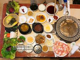 東大門站 白鐘元的元祖菜包飯 周一公休 table settings