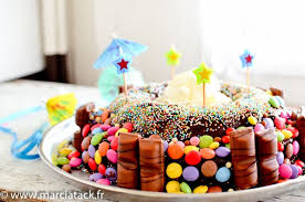 Gateau D Anniversaire Au Chocolat Et Aux Bonbons Recette Facile Recette Gateau Anniversaire Gateau Anniversaire Chocolat Recette Gateau
