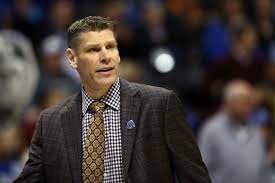 Chicago's jesuit, catholic university, preparing people to lead extraordinary lives. Ncaa Tournament 2018 Loyola Chicago Coach Porter Moser S Suits Is Bad Sbnation Com