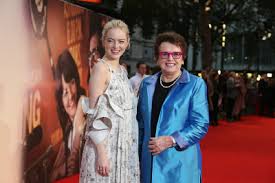 What makes battle of the sexes so compelling today isn't how obsolete the era's chauvinist attitudes were, but rather how little things have changed the film runs more than two hours as it is, and it's more about the long game — king's determination to get equal rights for women players — than the. Battle Of The Sexes Film Und Wirklichkeit L Mag De