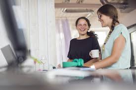 Polecanie znajomych w pracy - czy warto załatwiać pracę po ...