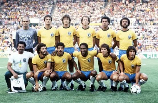 جام جهانی 1982 سن من به این برزیل 🇧🇷 قد نمیده اما از برزیل تله سانتانا  خیلی شنیدیم و همه فوتبالدوستان اذعان دارند که یک جام جهانی حق این برزیل دوست
