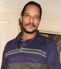 Robert Hutton's Instagram, Twitter & Facebook