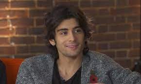 Zayn Malik With Long Hair Is The Most Perfect Version Of Zayn Malik Long Hair Styles Zayn One Direction Zayn Malik