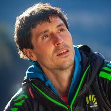 CERRO MURALLÓN [English further down] El 4 y 5 de febrero, David Bacci,  Matteo Bernasconi y Matteo Della Bordella escalaron una vía nueva en la  cara este del Cerro Murallón. “El Valor